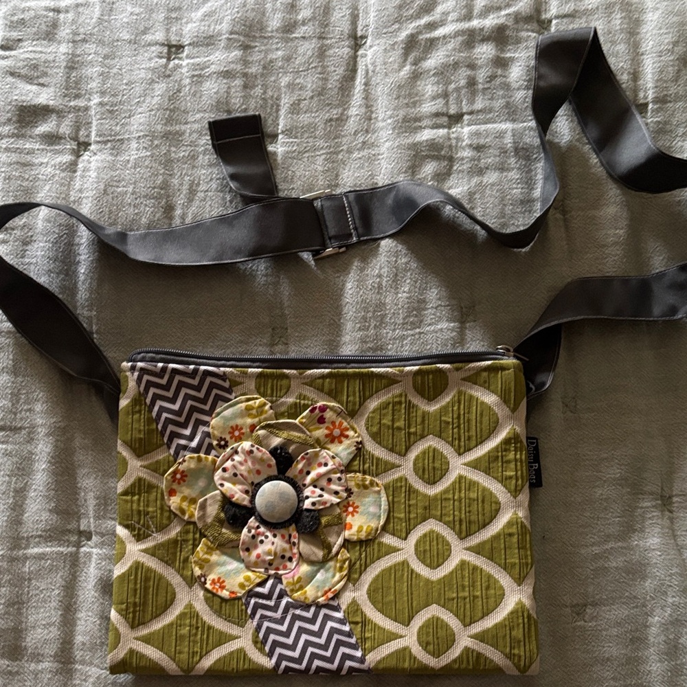 Floral Embellished Crossbody Bag - Green and Black No tears or stains